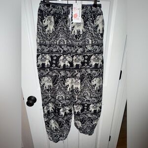 Kamana Women’s Black and White Elephant Print Joggers NWT
